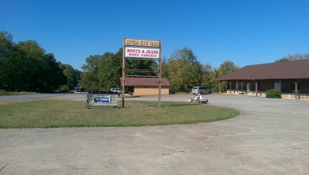 More Photos Of 5637 Highway 411, Benton Freestanding For Lease