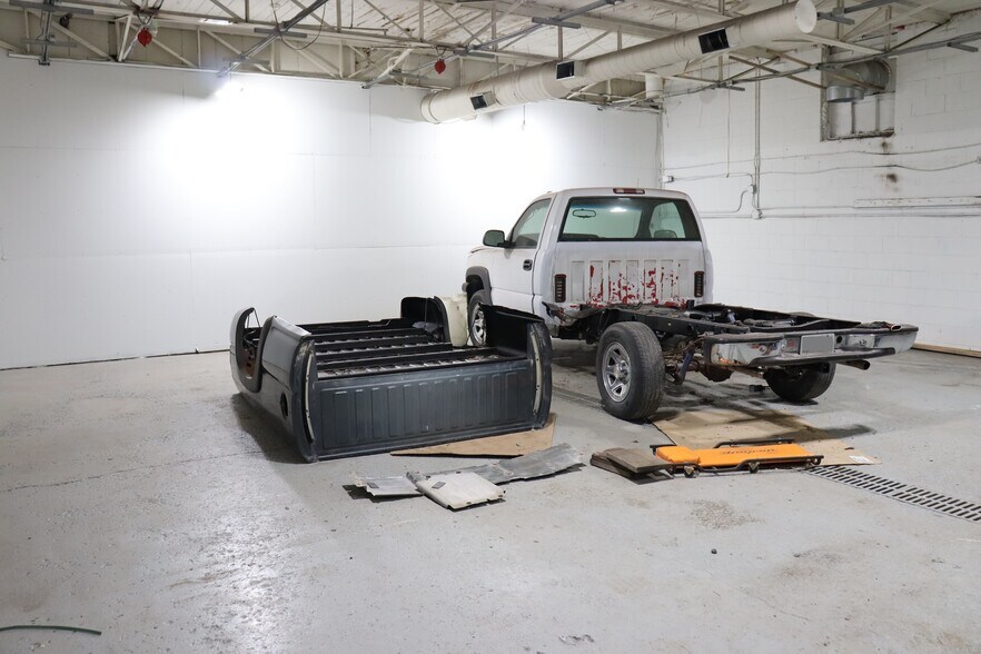 More Photos Of 37 Minford Ave, Toronto Warehouse For Lease