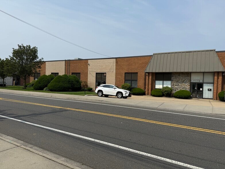 More Photos Of 1980 New Hwy, Farmingdale Warehouse For Lease