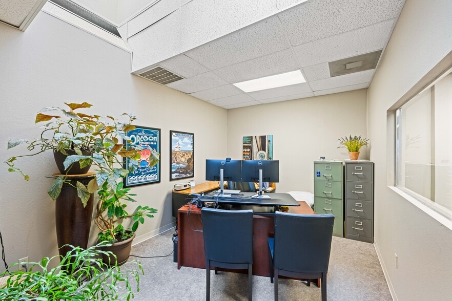 More Photos Of 340 Central Ave, Coos Bay Medical For Lease
