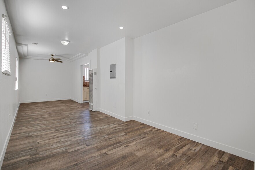 More Photos Of 520 W 82nd St, Los Angeles Apartments For Sale