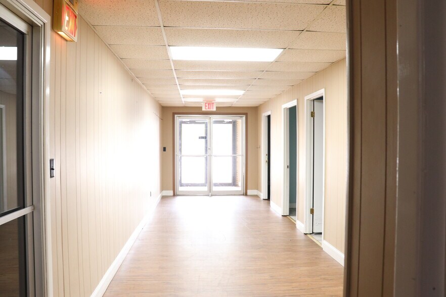 More Photos Of 400 Chestnut St NW, Hartselle Office For Sale