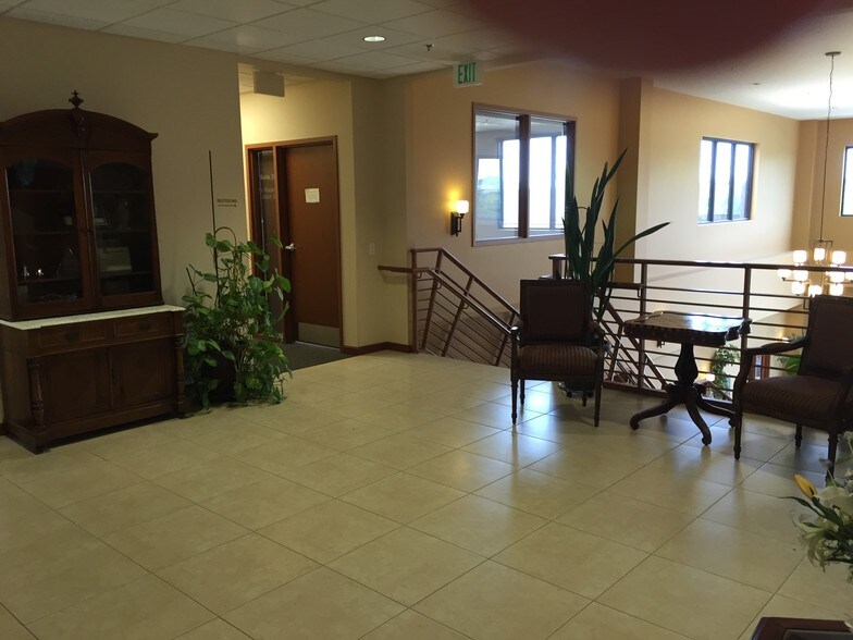 More Photos Of 8871 Ridgeline Blvd, Highlands Ranch Office For Lease