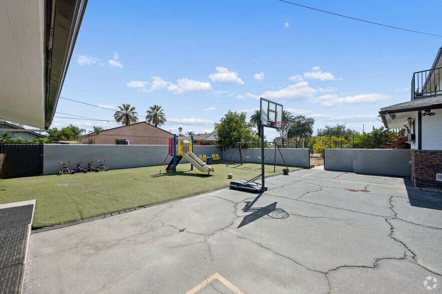 More Photos Of 412 N San Gabriel Ave, Azusa Daycare Center For Lease