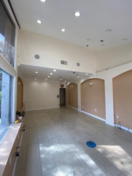 More Photos Of 6435-6437 Caminito Blythefield, La Jolla Office For Lease