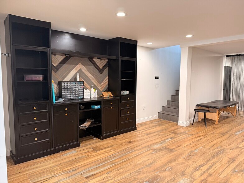 More Photos Of 463-467 S La Brea Ave, Los Angeles Storefront Retail Office For Sale