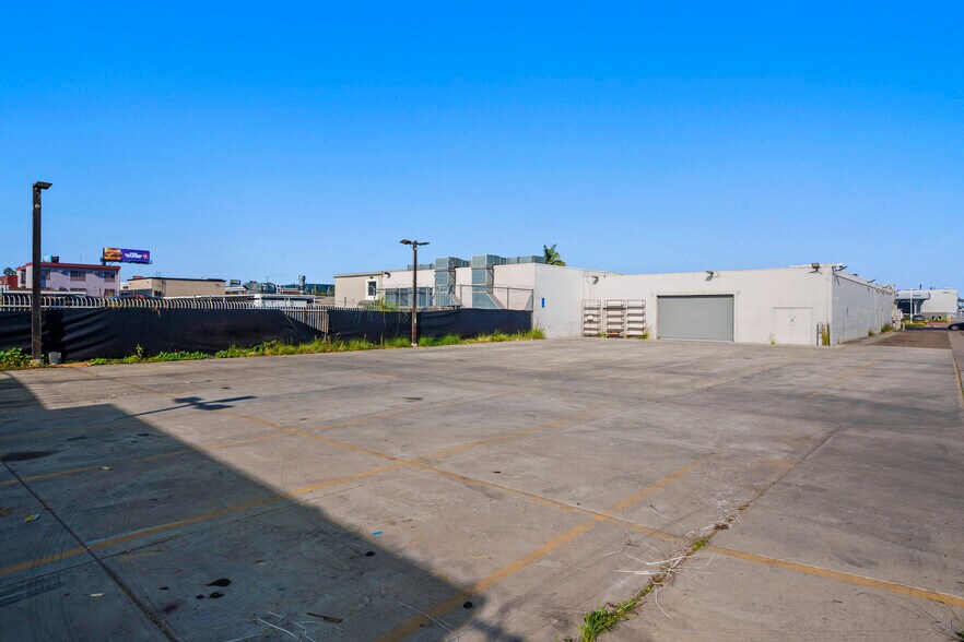 More Photos Of 7865 Balboa Ave, San Diego Freestanding For Lease