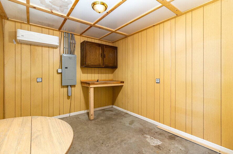 More Photos Of 8285 Tri County Hwy, Sardinia Flex For Sale