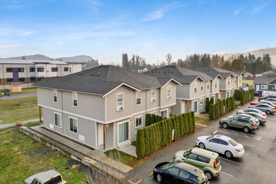 Primary Photo Of 404 Front St, Sumas Apartments For Sale
