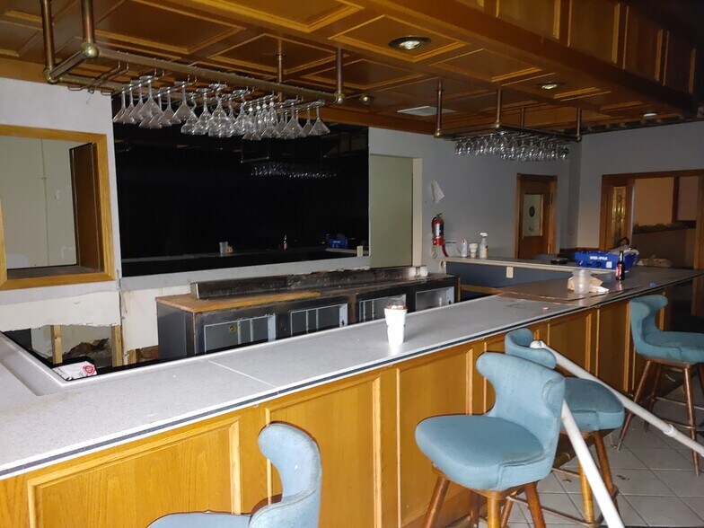 More Photos Of 300 S 3rd, Quincy Hotel For Sale