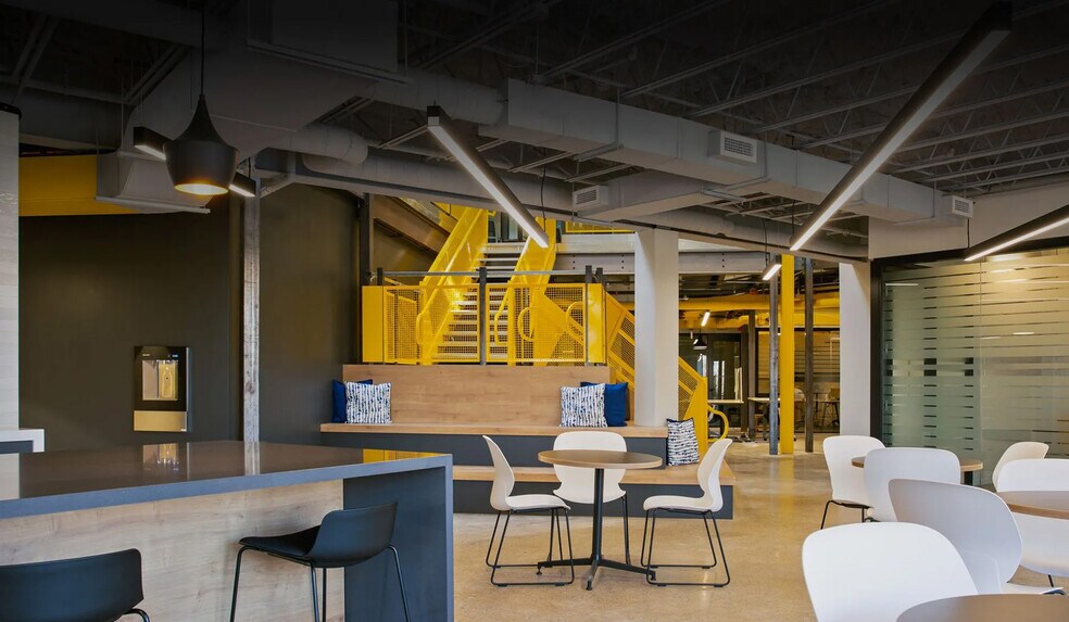 More Photos Of 2115 S Service Rd W, Oakville Warehouse For Sale