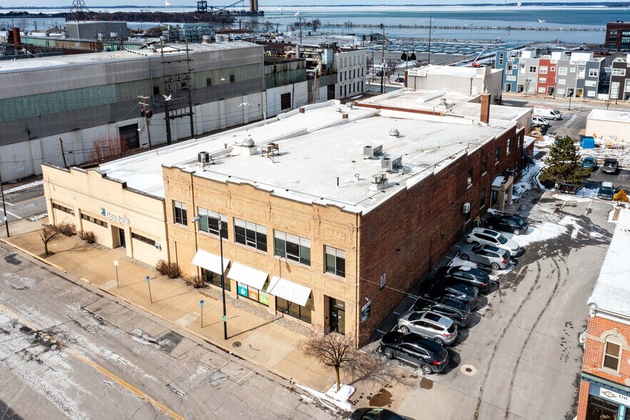 More Photos Of 419 W Market St, Sandusky Light Distribution For Sale