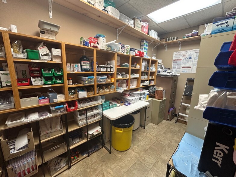 More Photos Of 629-639 Eastern Blvd, Clarksville Medical For Lease