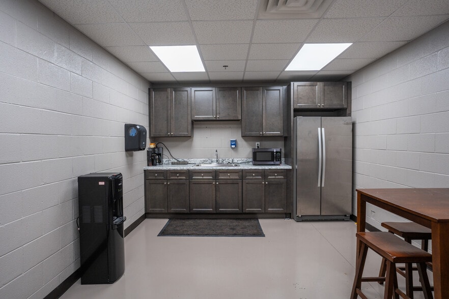 More Photos Of 110 W McCarter Rd, LaFayette Warehouse For Lease