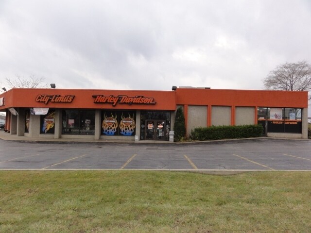 More Photos Of 2200 N Rand Rd, Palatine Freestanding For Sale