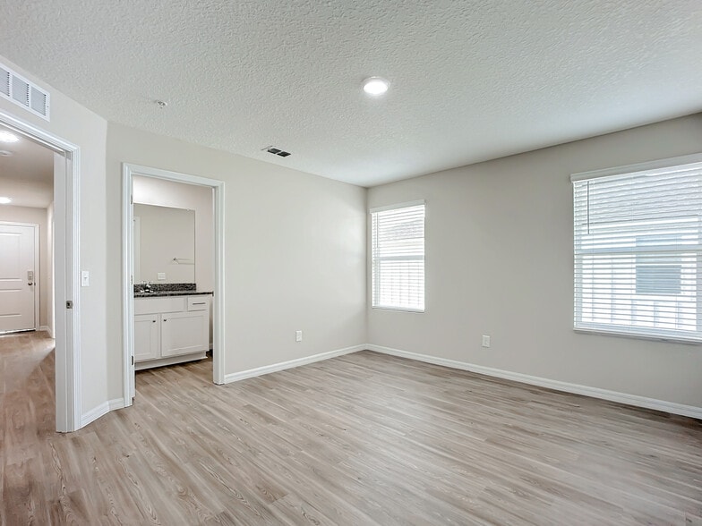 More Photos Of 9556 Hood Rd, Jacksonville Apartments For Sale