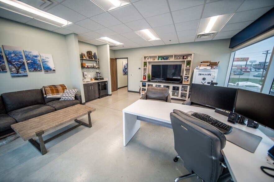 More Photos Of 1820 14th St NW, Rochester Flex For Lease