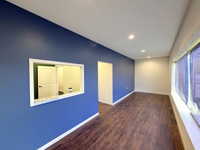 More Photos Of 309 Barclay Ave, Pine River Office For Sale