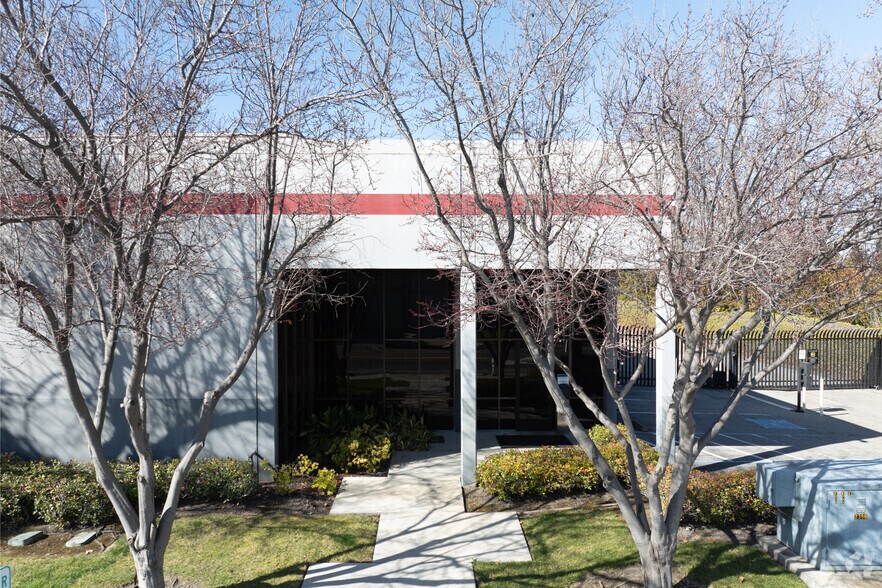 More Photos Of 3030 Corvin Dr, Santa Clara Service For Sale