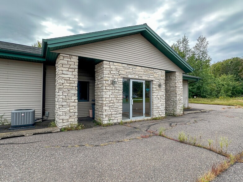 More Photos Of 233 S 8th St, Medford Office For Sale