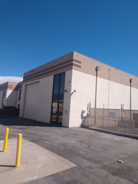 More Photos Of 5820 Wynn Rd, Las Vegas Warehouse For Lease