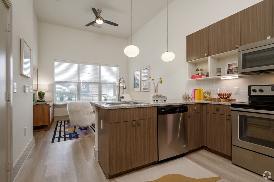 More Photos Of 2717 S Lamar Blvd, Austin Apartments For Lease