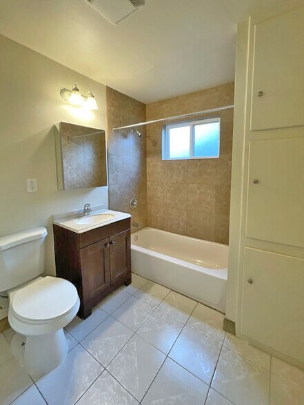 More Photos Of 1312 T St, Sacramento Apartments For Sale