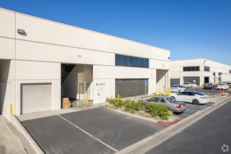 More Photos Of 4553-4557 Firestone Blvd, South Gate Light Manufacturing For Lease