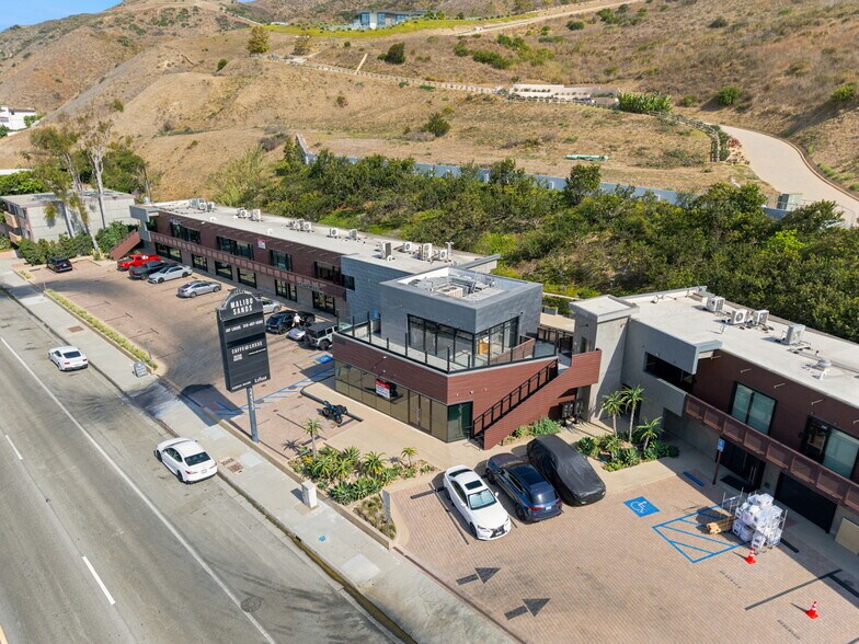 More Photos Of 22333 Pacific Coast Hwy, Malibu General Retail For Lease