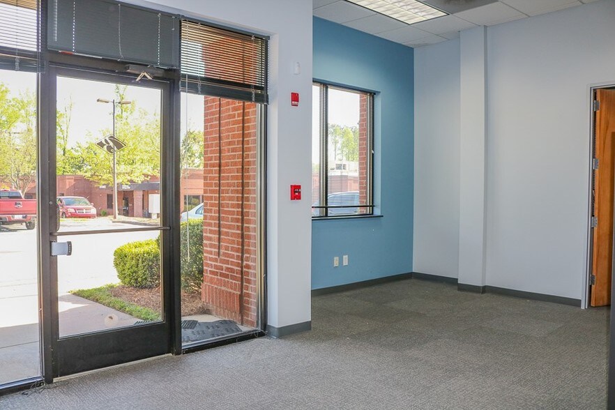 More Photos Of 3820 N Elm St, Greensboro Medical For Lease