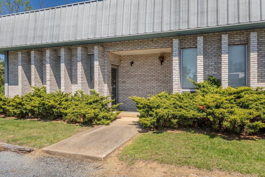 Primary Photo Of 52 Mid Valley Ln, Verona Warehouse For Sale