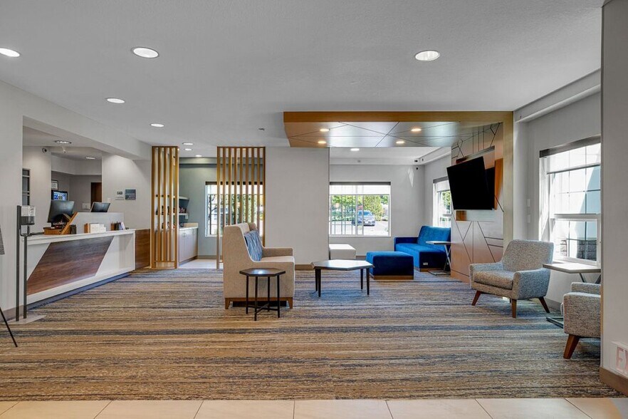 More Photos Of 2300 N Hayden Island Dr, Portland Hotel For Sale