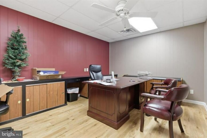 More Photos Of 23 S Colonial Dr, Hagerstown Office For Sale