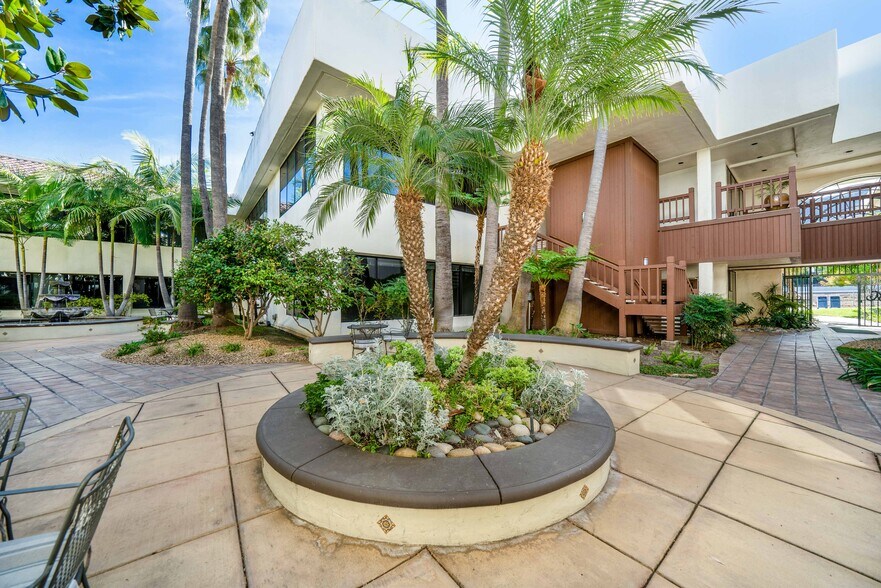 More Photos Of 30423 Canwood St, Agoura Hills Office For Sale