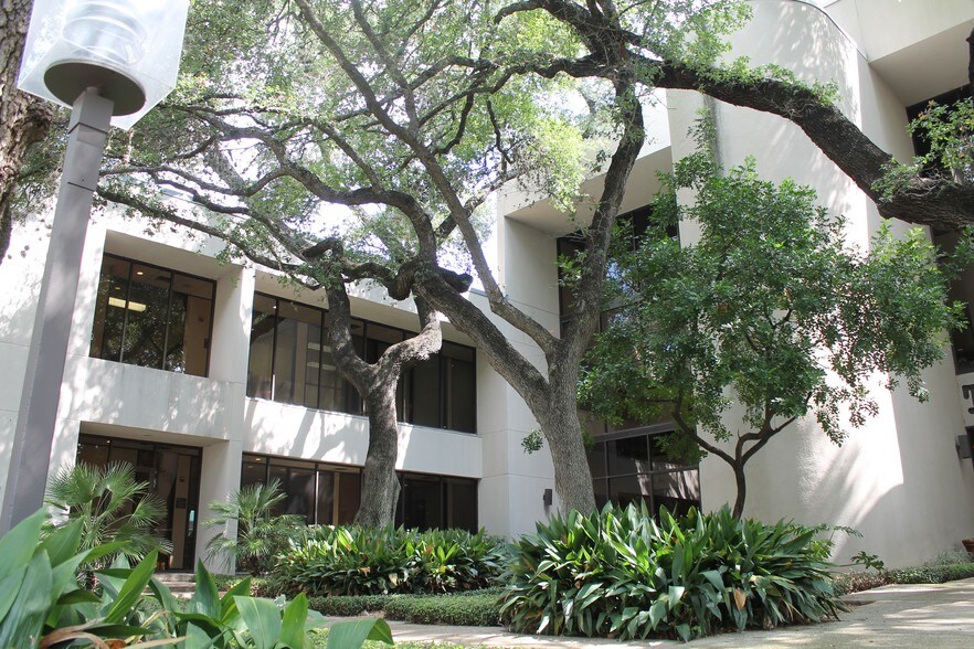 More Photos Of 1901 NW Military Hwy, San Antonio Office For Lease