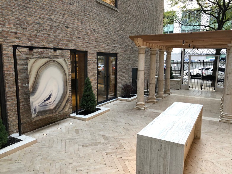 More Photos Of 212 W Kinzie St, Chicago Loft Creative Space For Lease