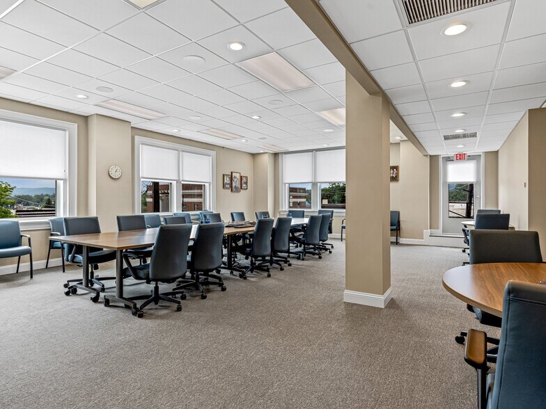 More Photos Of 401 N Main St, Hendersonville Storefront Retail Office For Sale