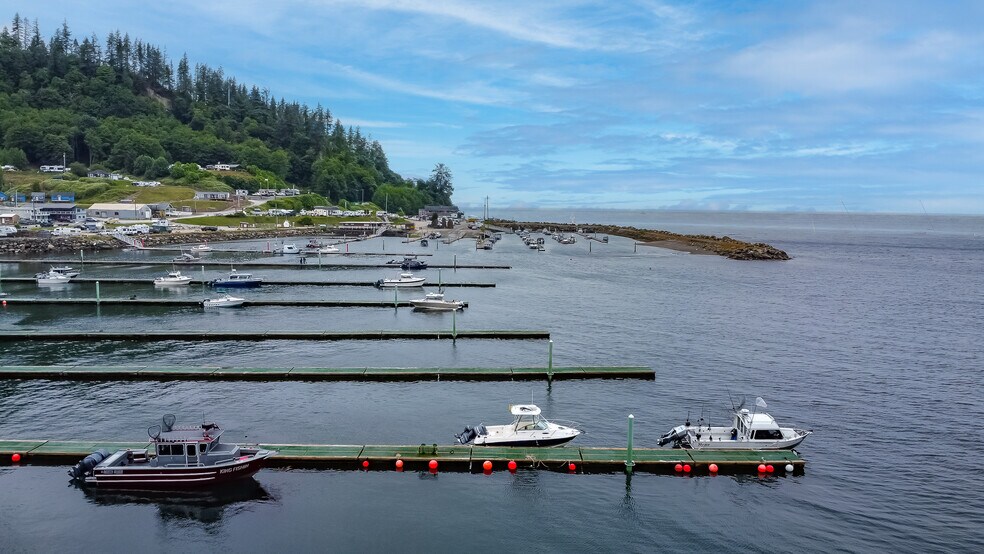 More Photos Of 444 Front St, Sekiu Hotel For Sale