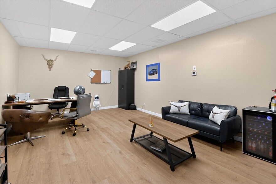 More Photos Of 815 S Central Ave, Glendale Office For Sale