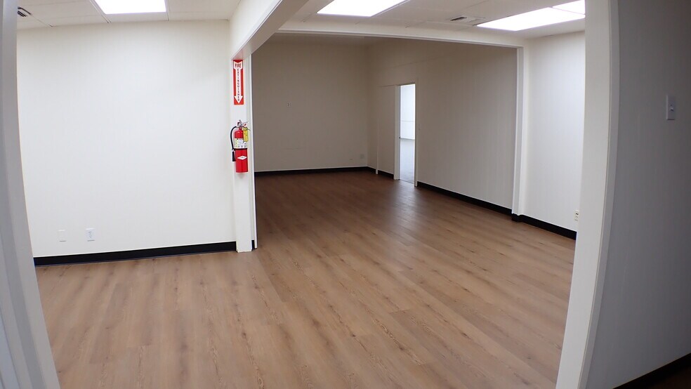 More Photos Of 519 S Flower St, Burbank Warehouse For Sale