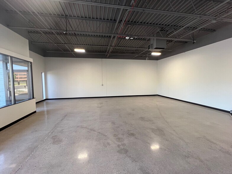 More Photos Of 8949 N Deerbrook Trl, Brown Deer Light Distribution For Sale