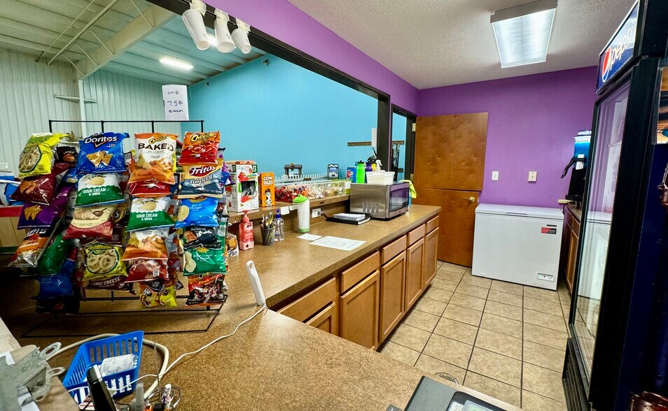 More Photos Of 2509 S 1st St, Terre Haute Showroom For Sale