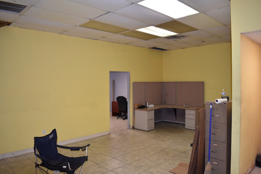 More Photos Of 14401 60th St N, Clearwater Warehouse For Lease