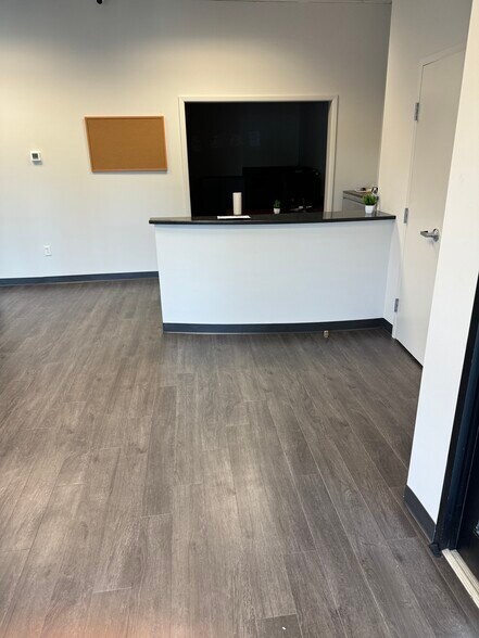 More Photos Of 44 Apple St, Tinton Falls Office For Lease
