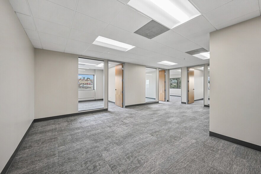 More Photos Of 425 S Cherry St, Glendale Office For Lease