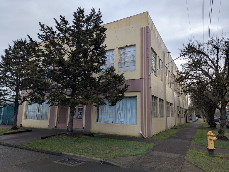 More Photos Of 725 Shipping St NE, Salem Lodge Meeting Hall For Sale