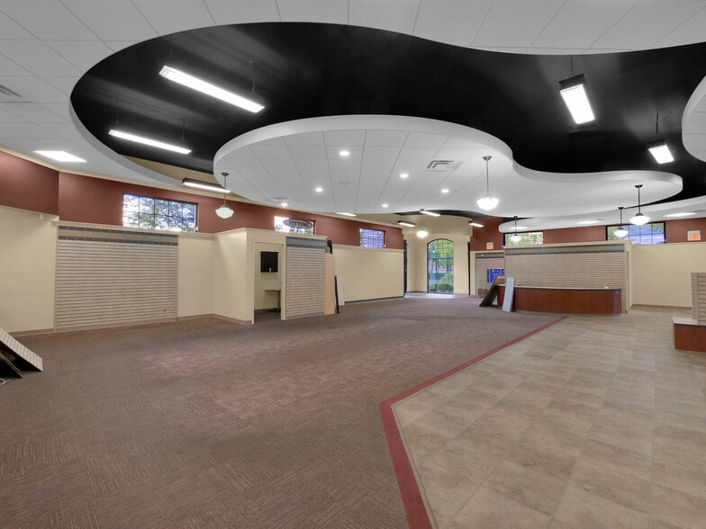 More Photos Of 640 N Fountain Ave, Springfield Freestanding For Sale