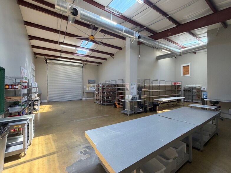 More Photos Of 132 Market St, Santa Rosa Beach Warehouse For Sale