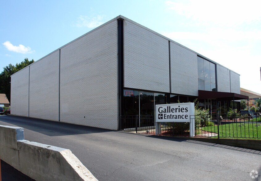 Primary Photo Of 1916 N Knoxville Ave, Peoria Freestanding For Sale