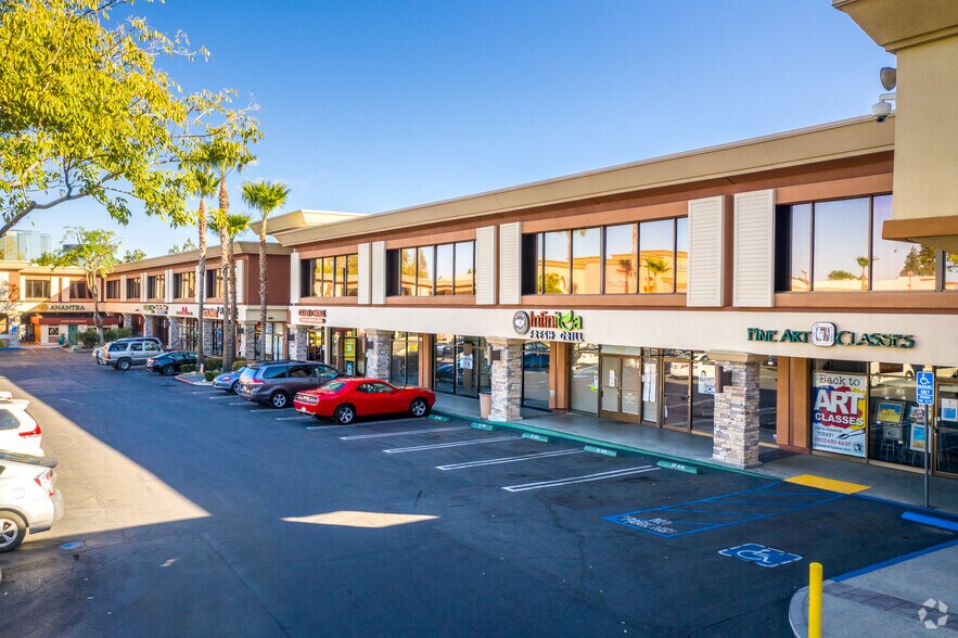More Photos Of 21733-21841 Ventura Blvd, Woodland Hills General Retail For Lease
